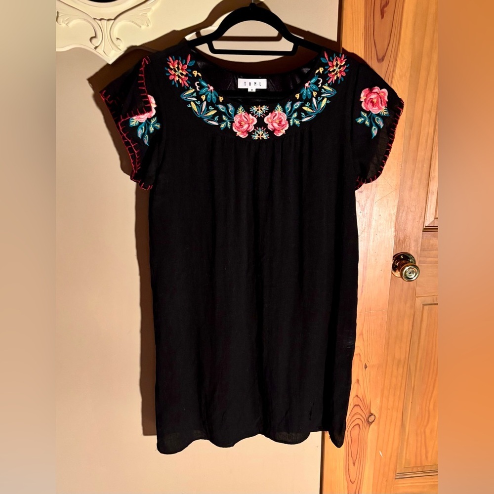 ⭐️THML Floral Roses Embroidered Pullover Fully Lined Split Sleeve Dress Size M⭐️